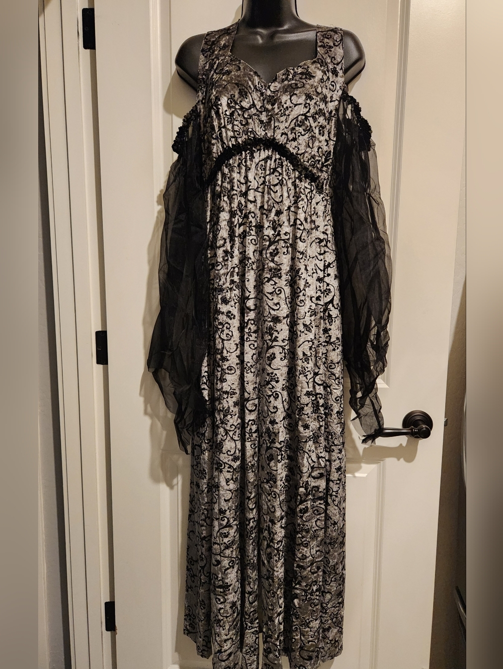 Gothic Runway Princess 3 Piece Set Costume Fits Upto Sz 14